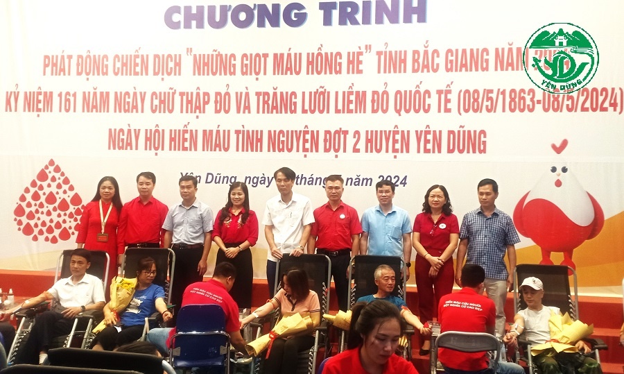 Phát động chiến dịch "Những giọt máu hồng hè" năm 2024, bước đầu thu gần 700 đơn vị máu tình nguyện.|https://noihoang.yendung.bacgiang.gov.vn/vi_VN/chi-tiet-tin-tuc/-/asset_publisher/M0UUAFstbTMq/content/phat-ong-chien-dich-nhung-giot-mau-hong-he-nam-2024-buoc-au-thu-gan-700-on-vi-mau-tinh-nguyen-/22815