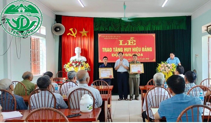Dịp 19/5, toàn huyện có 136 Đảng viên được trao tặng và truy tặng huy hiệu Đảng|https://noihoang.yendung.bacgiang.gov.vn/en_US/chi-tiet-tin-tuc/-/asset_publisher/M0UUAFstbTMq/content/dip-19-5-toan-huyen-co-136-ang-vien-uoc-trao-tang-va-truy-tang-huy-hieu-ang/22815