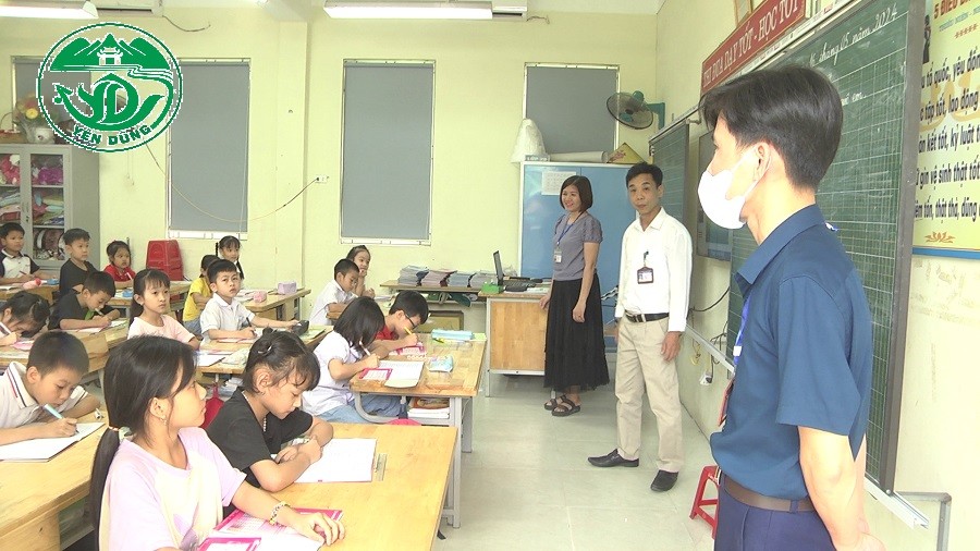 Kiểm tra công vụ đột suất tại xã Tư Mại và một số trường học trên địa bàn.|https://noihoang.yendung.bacgiang.gov.vn/vi_VN/chi-tiet-tin-tuc/-/asset_publisher/M0UUAFstbTMq/content/kiem-tra-cong-vu-ot-suat-tai-xa-tu-mai-va-mot-so-truong-hoc-tren-ia-ban-/22815
