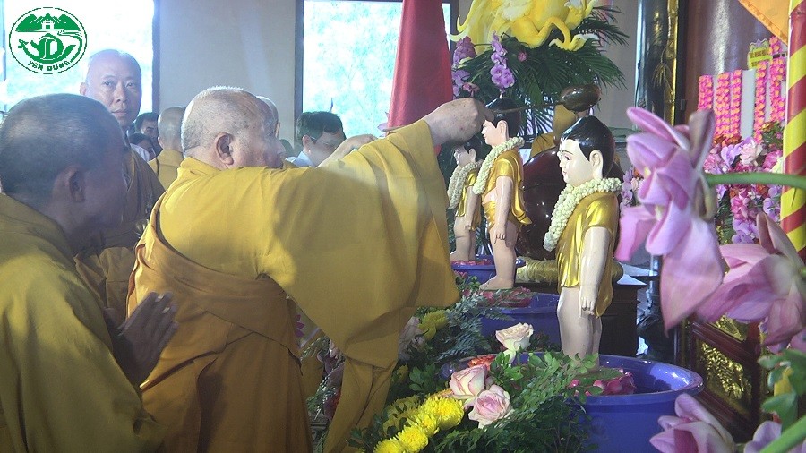 Thiền viện Trúc lâm Phượng Hoàng tổ chức Đại lễ Phật đản, Phật lịch năm 2024.|https://noihoang.yendung.bacgiang.gov.vn/chi-tiet-tin-tuc/-/asset_publisher/M0UUAFstbTMq/content/thien-vien-truc-lam-phuong-hoang-to-chuc-ai-le-phat-an-phat-lich-nam-2024-/22815